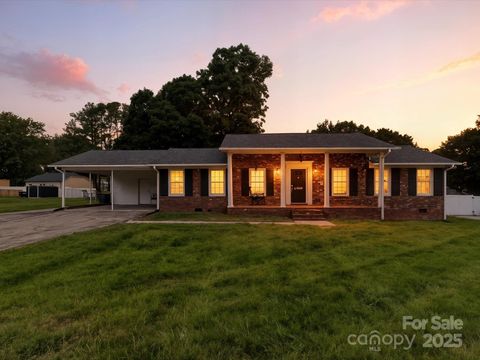Photo of 2426 Redbud Drive, Gastonia, NC 28056 (MLS # 4292574)