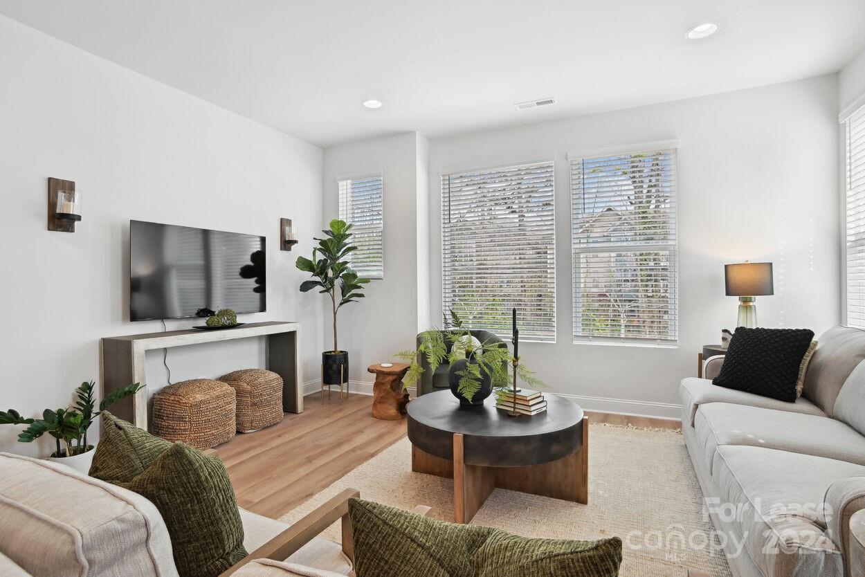 Charlotte, North Carolina 28212, United States, 2 Bedrooms Bedrooms, ,4 BathroomsBathrooms,Residential,Active,121440