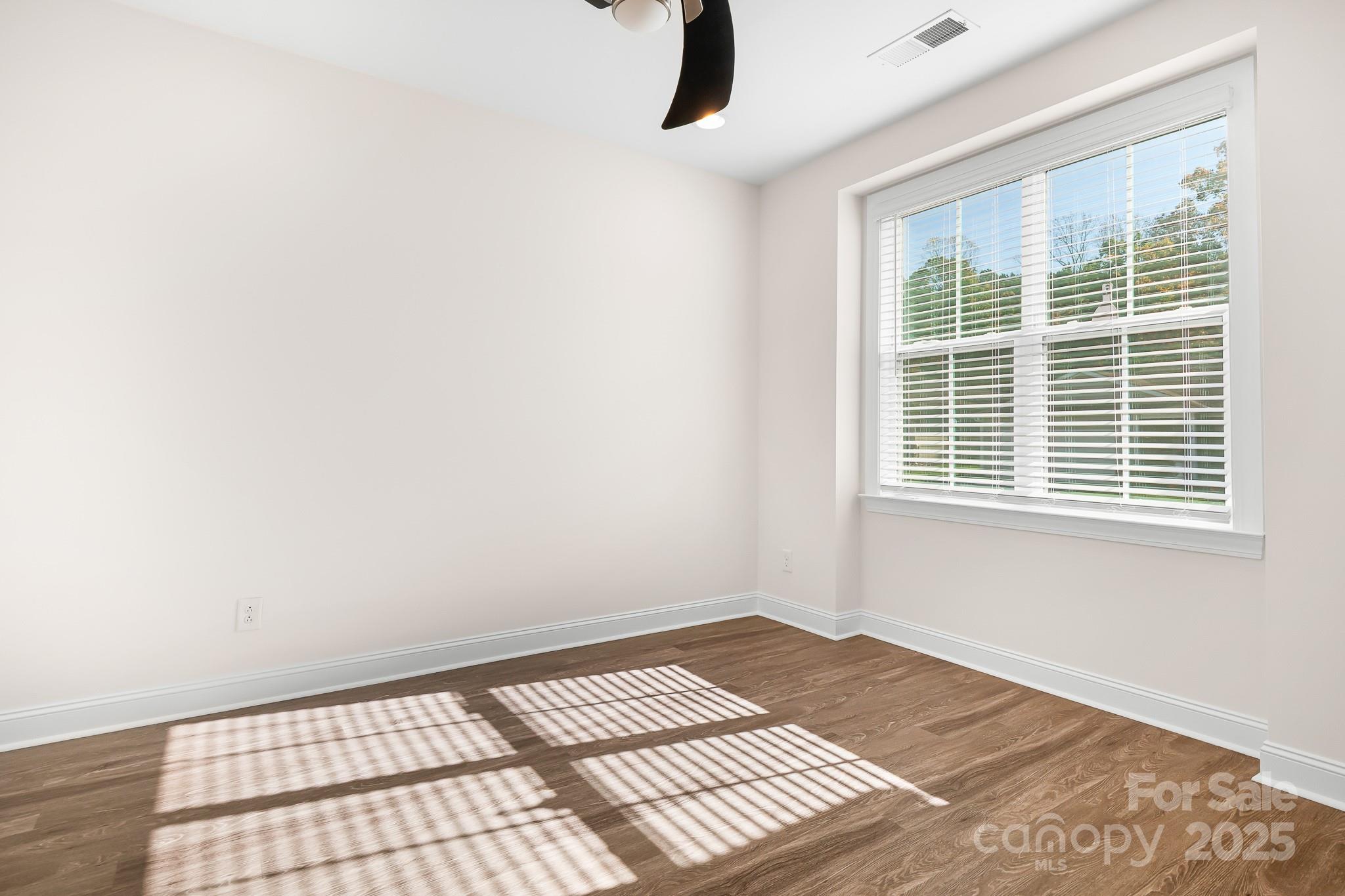 5079 Looking Glass Trail