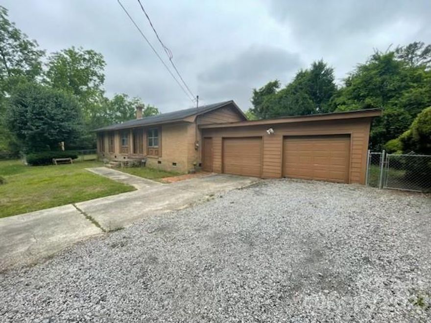 Beautiful ranch style home, move in ready.