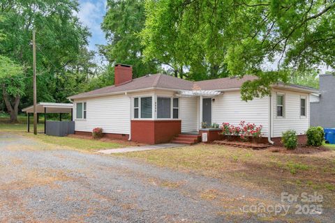 Photo of 1116 Montgomery Avenue, Albemarle, NC 28001 (MLS # 4244743)
