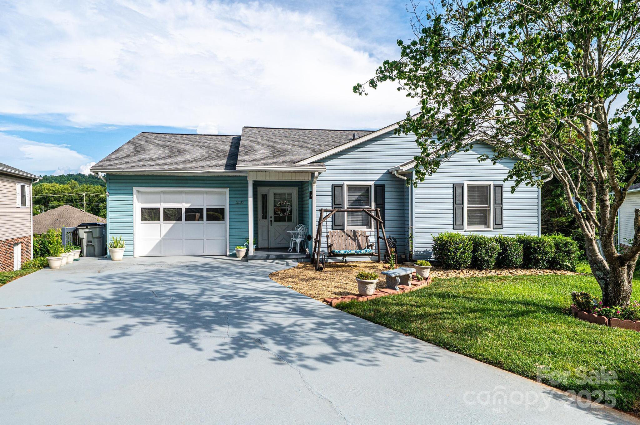 210 Autumn Circle NE