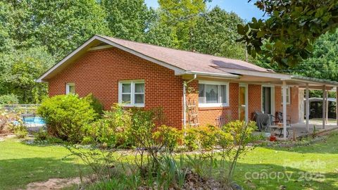 489 Ned Mcgimsey Road Nebo NC 28761