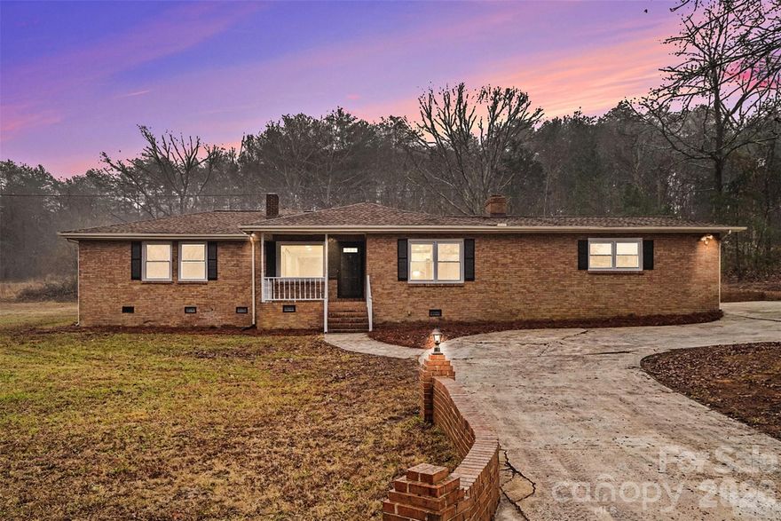 Welcome home to 1994 Green Leaf Road, located in the desirable Clover School District. This beautifully remodeled 4-bedroom, 3-bath brick ranch sits on a level lot surrounded by mature trees, offering privacy and charm with no HOA.
The seller has completely updated this home with thoughtful, high-quality finishes throughout. Major upgrades include new HVAC (2025), new windows (2025), and a new hot water heater (2025). Inside, you’ll find hardwood floors, new carpet, and tile throughout, along with three fully custom bathrooms.
The kitchen features all new stainless-steel appliances, granitecrete counter-tops and a custom pantry, while the barn-door laundry room adds character and function. The home’s original fireplace and stained-glass window overlooking the backyard preserve its historic charm and create a warm, inviting atmosphere.
Conveniently located with easy access to I-85, this move-in-ready home blends classic character with modern upgrades—an exceptional find in today’s market.