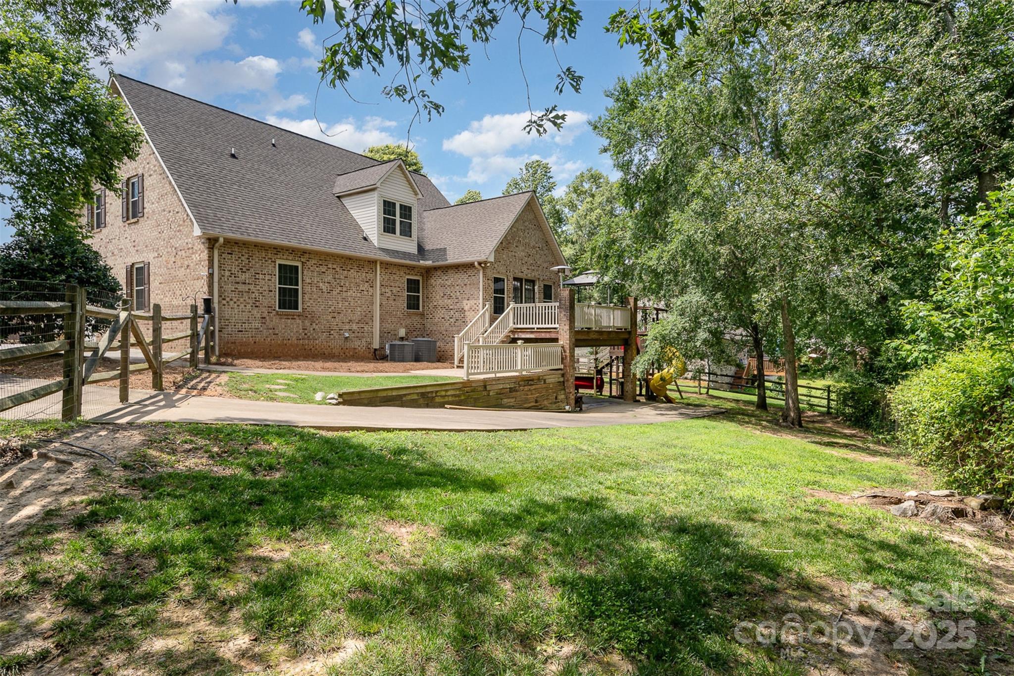 135 Oak Creek Drive