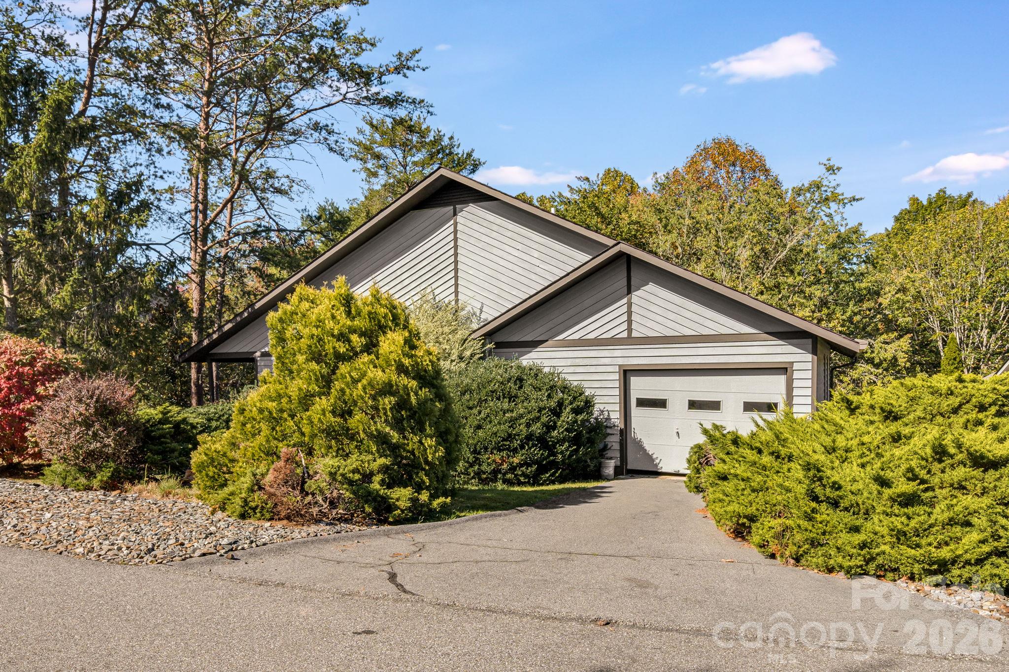 8 Zachary Ridge Road