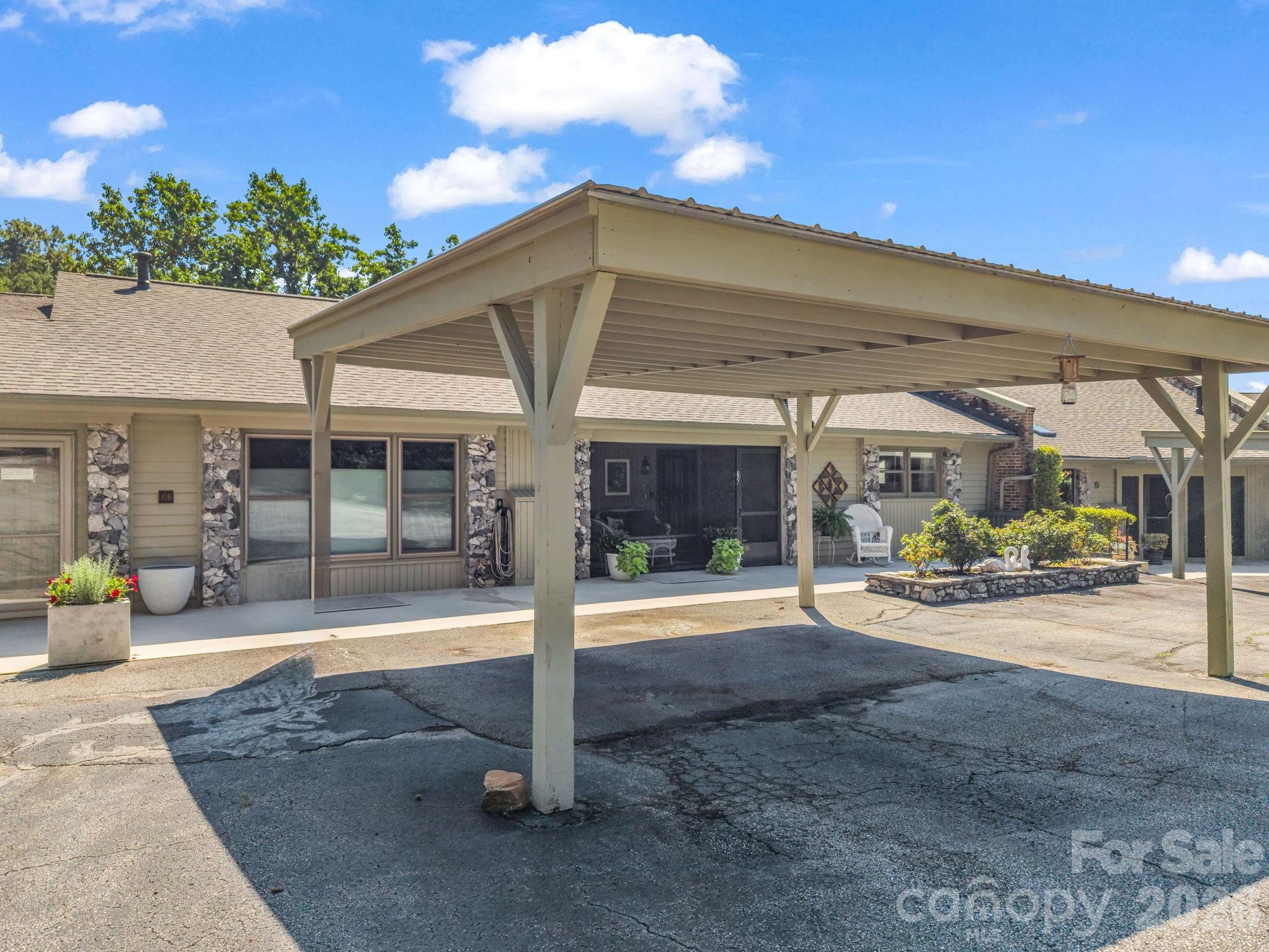 251 Carolina Drive 10A