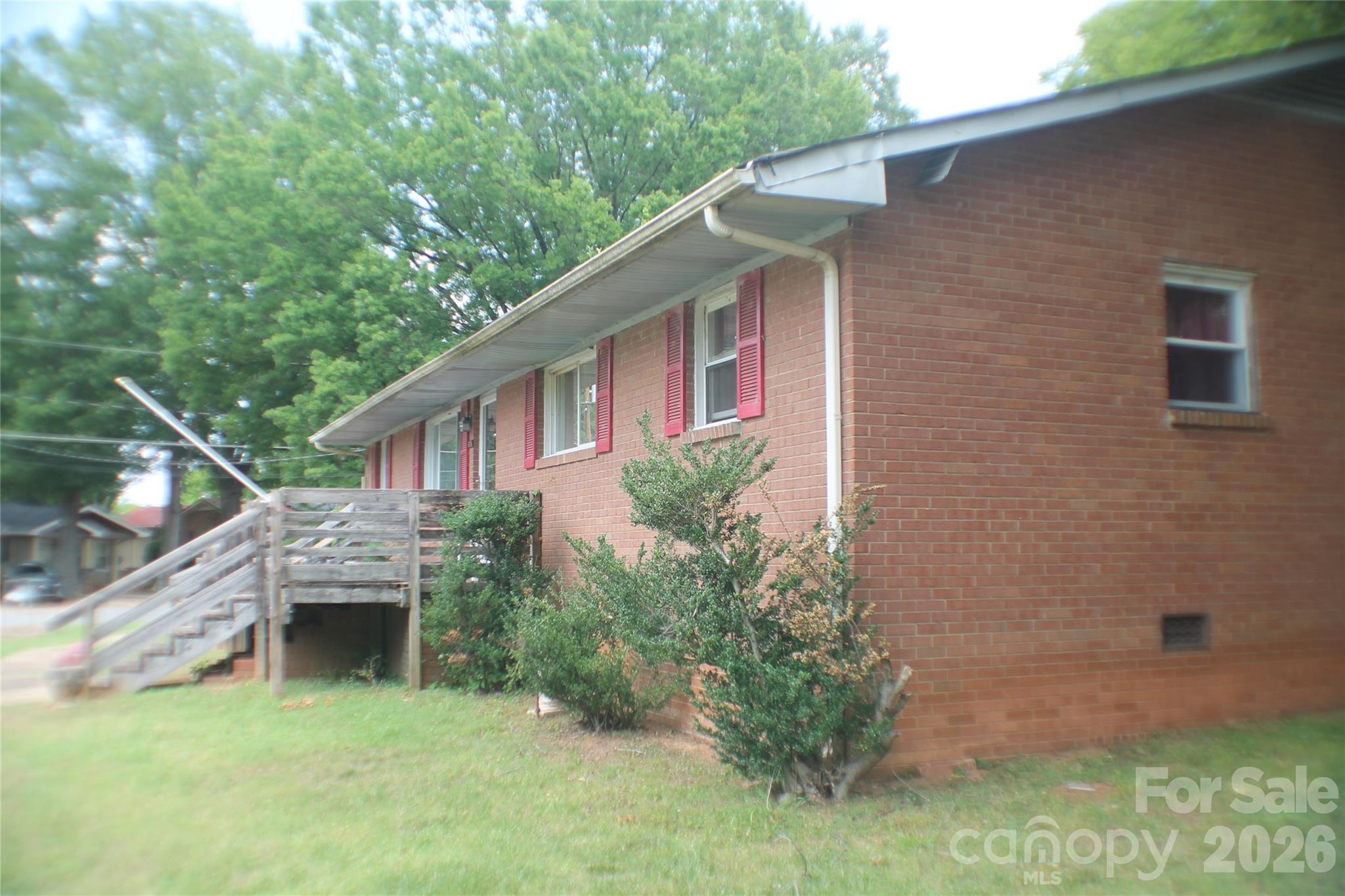 621 Westside Terrace