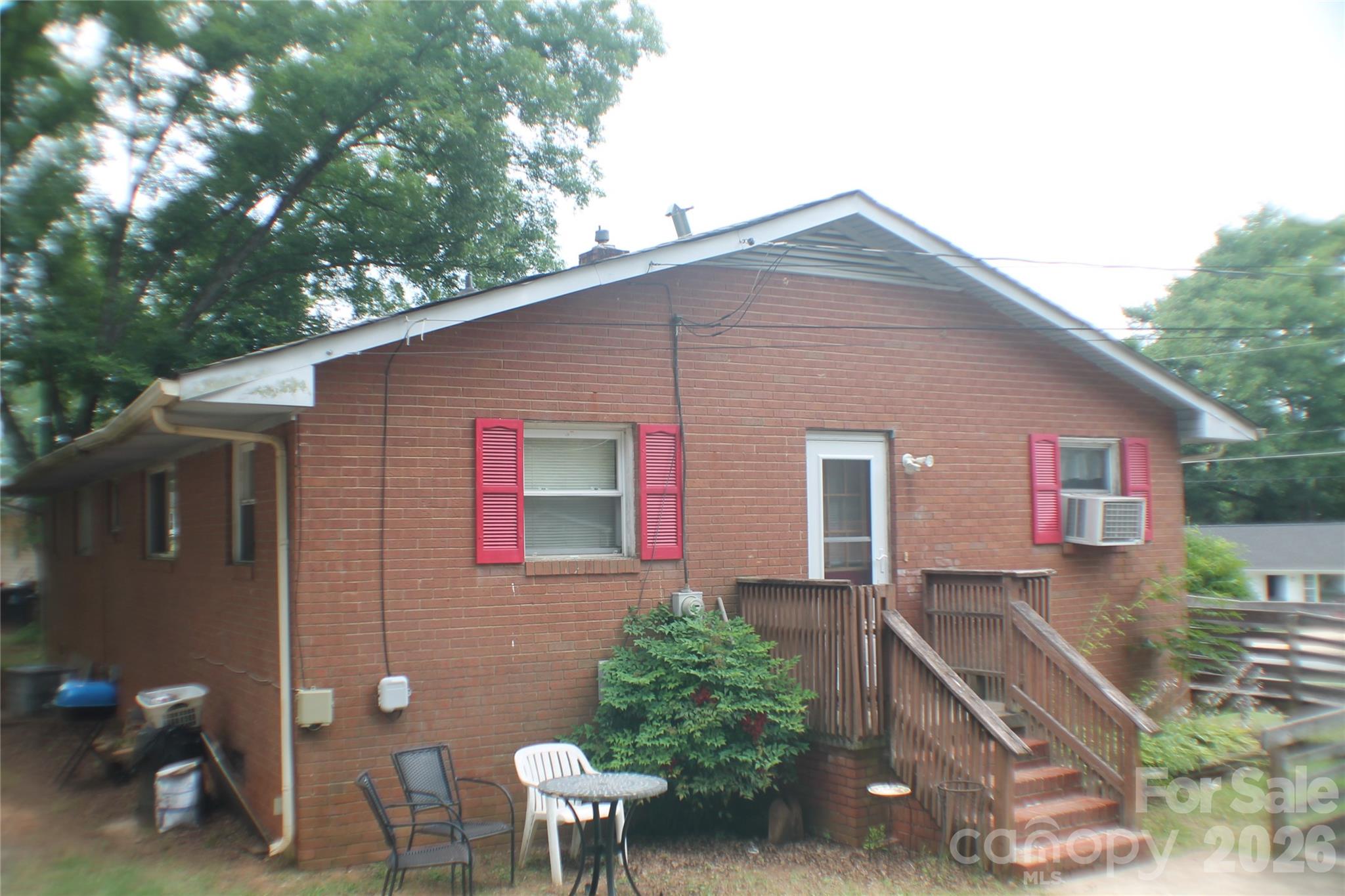 621 Westside Terrace