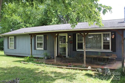 44 Candlelight Circle Clyde NC 28721