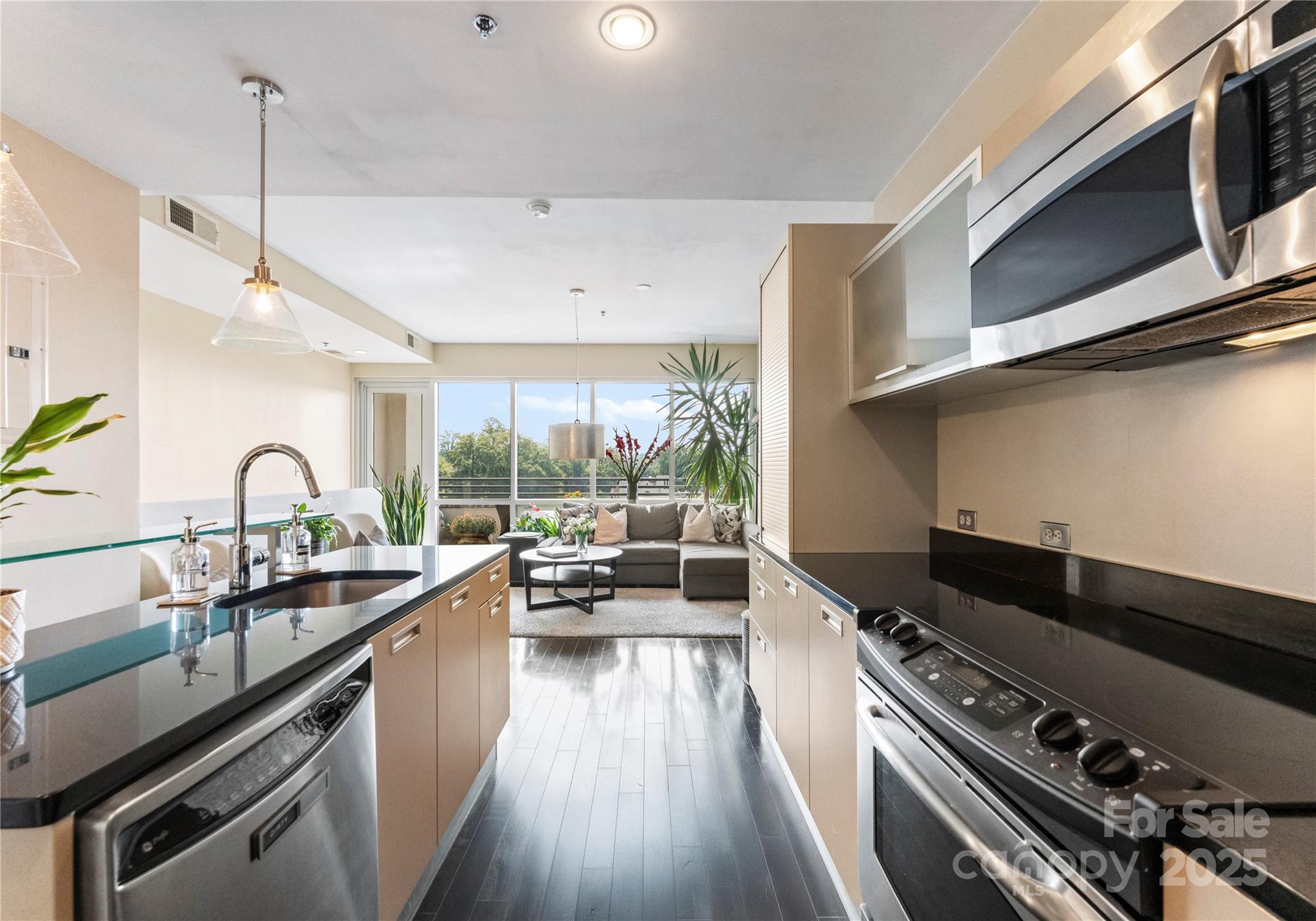 1133 Metropolitan Avenue 601