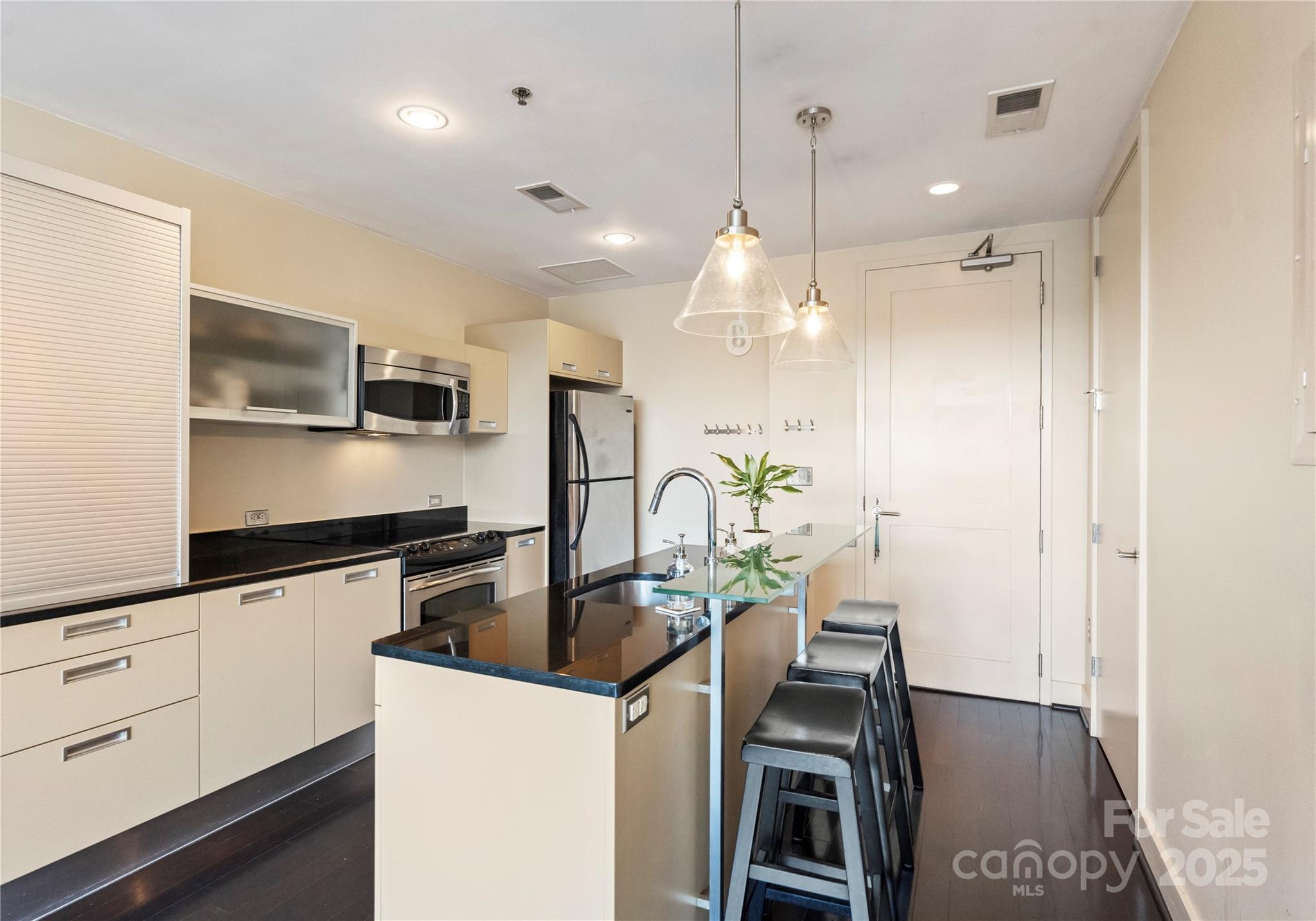 1133 Metropolitan Avenue 601