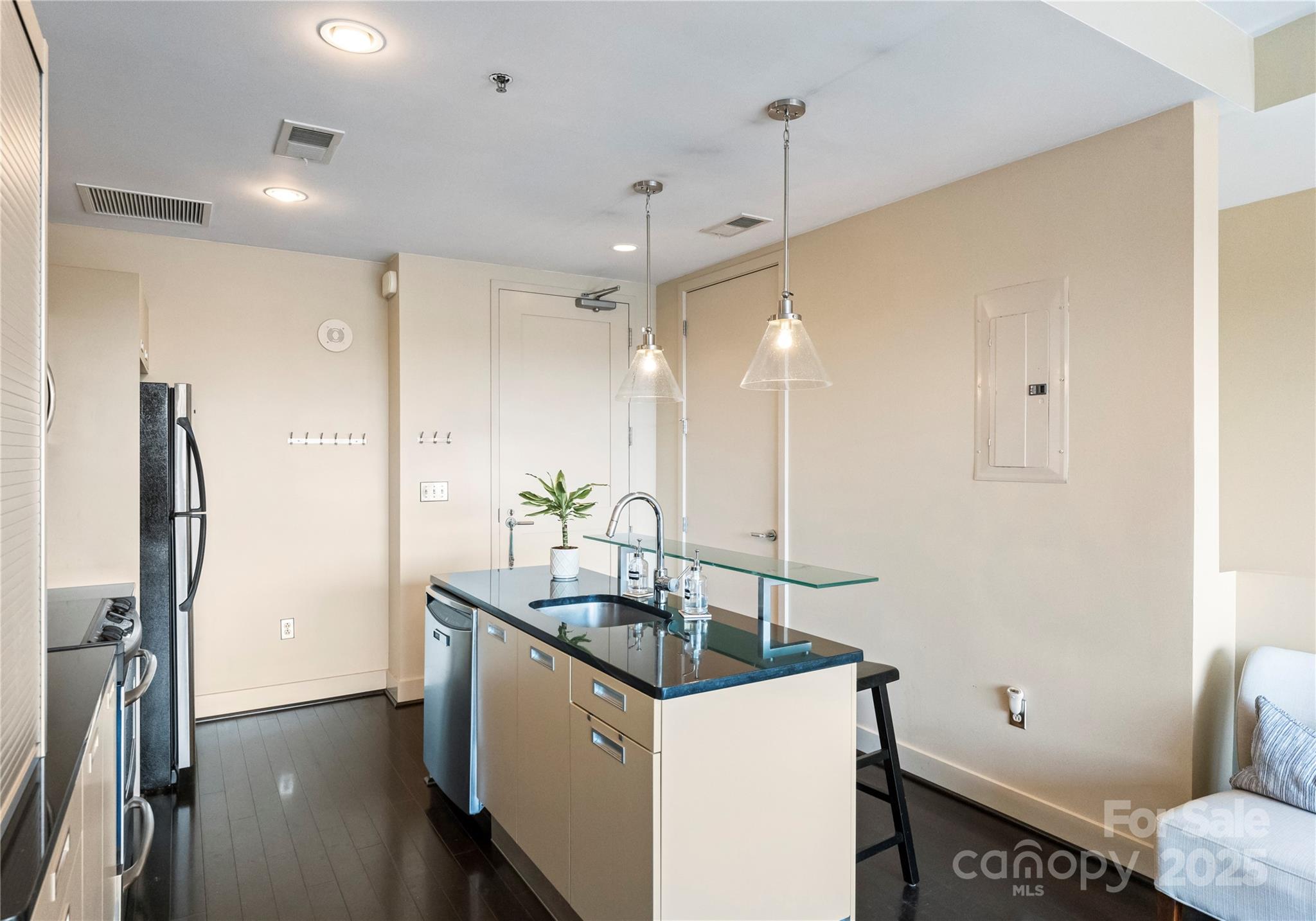 1133 Metropolitan Avenue 601