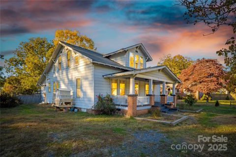 Photo of 322 7th Street SW, Taylorsville, NC 28681 (MLS # 4315959)