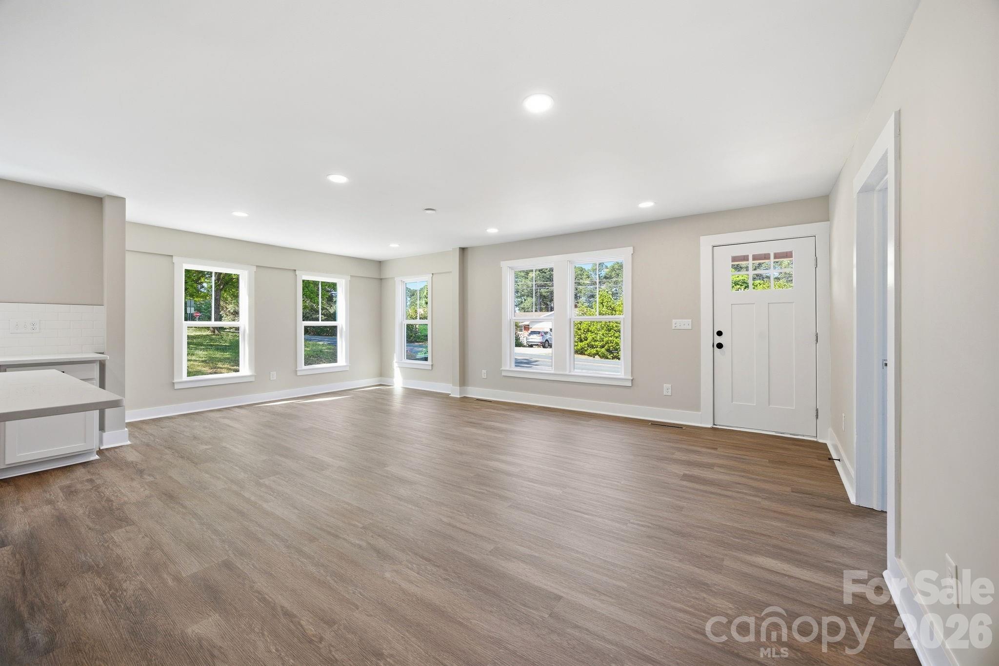 1012 Midlake Road