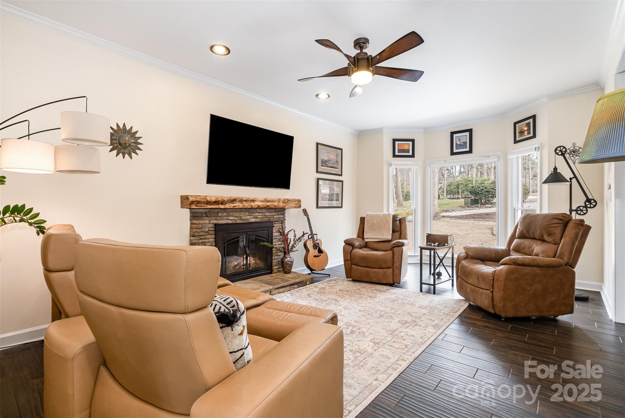 125 High Sail Court