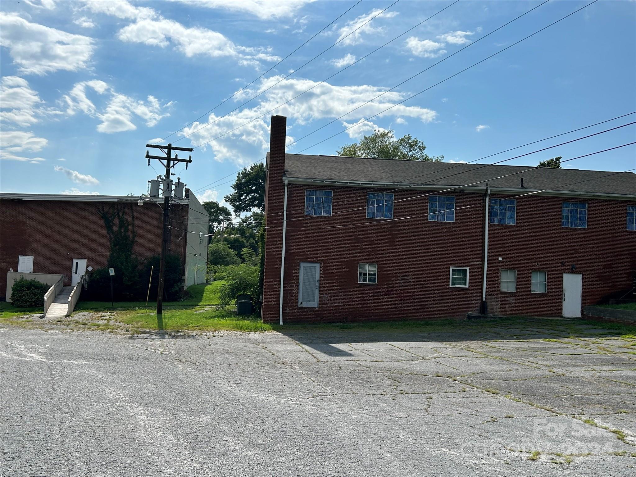 2925 Main Street