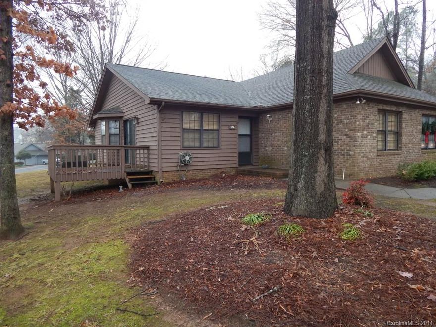 Great little community in a key location to shopping, resturants and interstate. Beautiful wood floors. A must see!