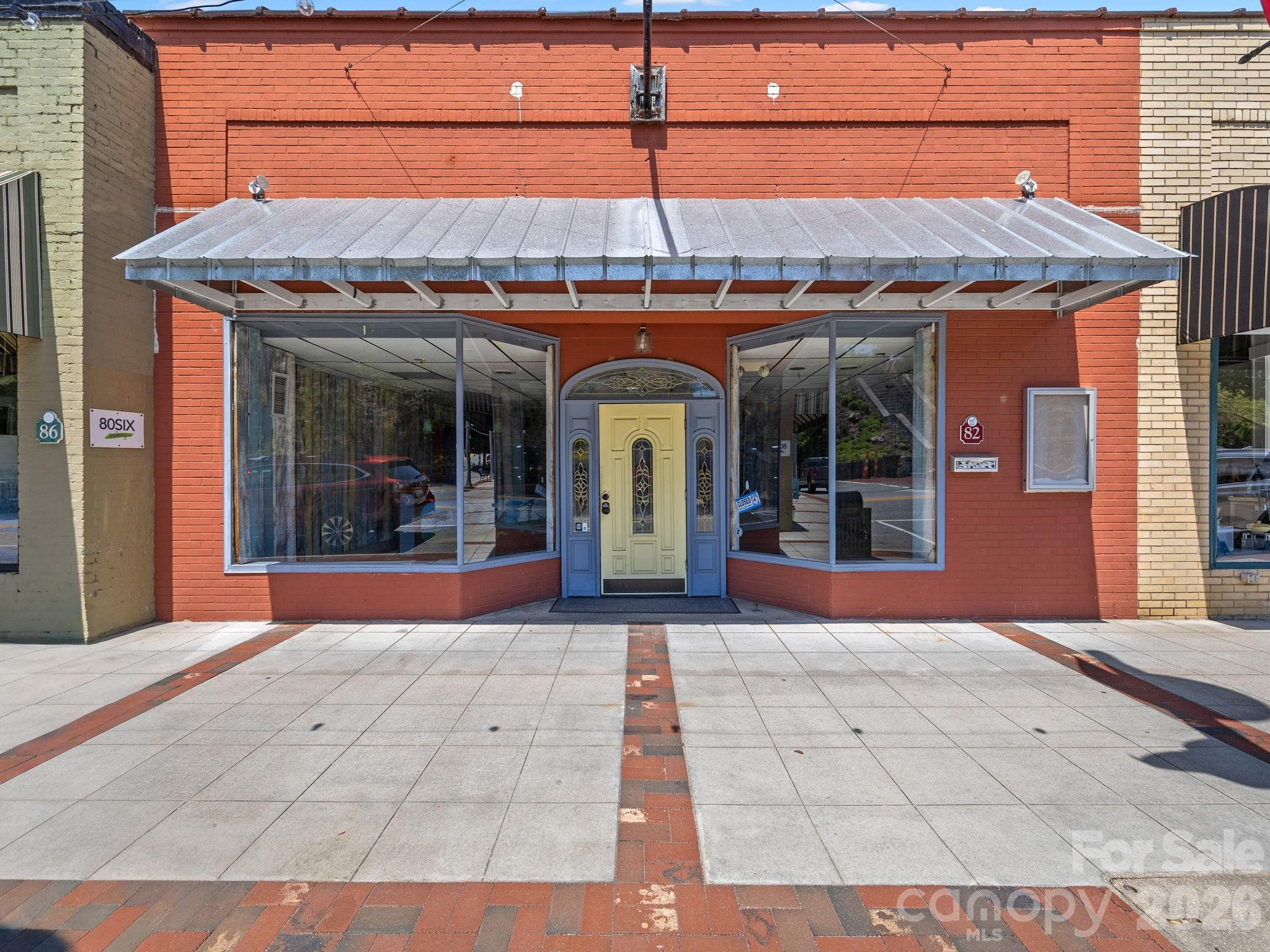 82 N Trade Street
