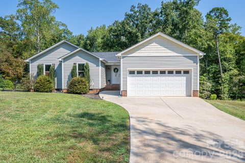 Photo of 823 Limerick Drive #71, Dallas, NC 28034 (MLS # 4428382)