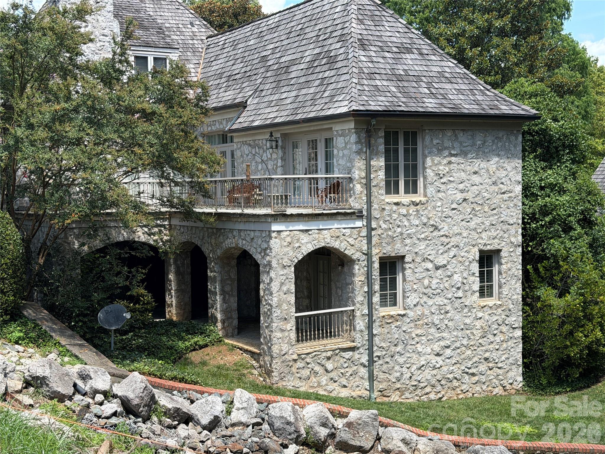 2214 La Maison Drive