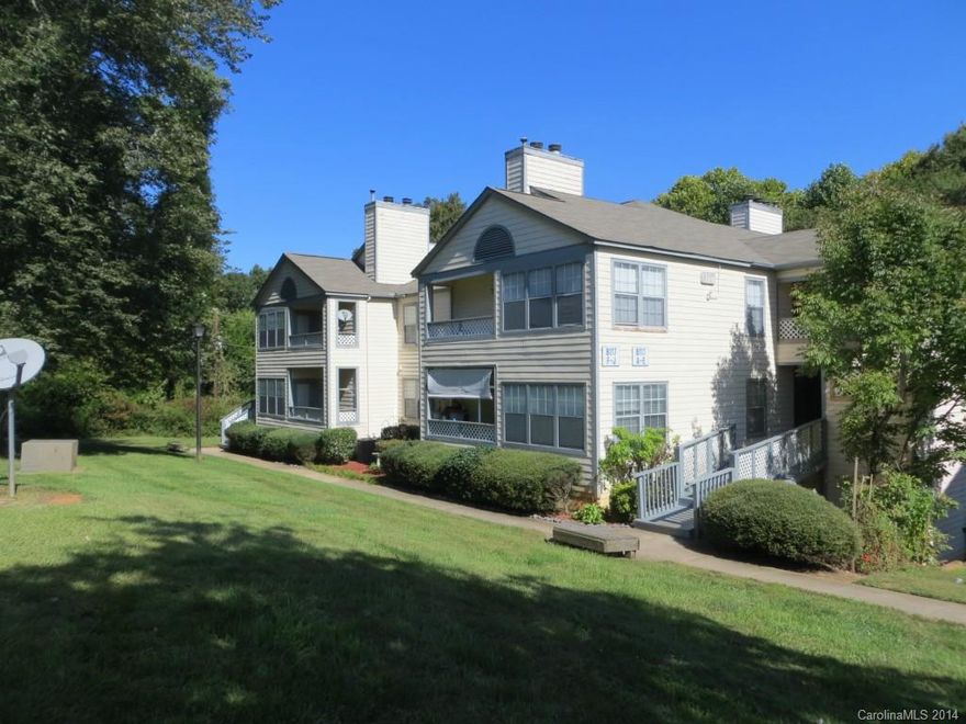 Second level unit with easy access. Great investment opportunity. Privet end unir with new appliances. Needs new carpet. Offers a fireplace, sunroom and private balcony off the rear of the unit.