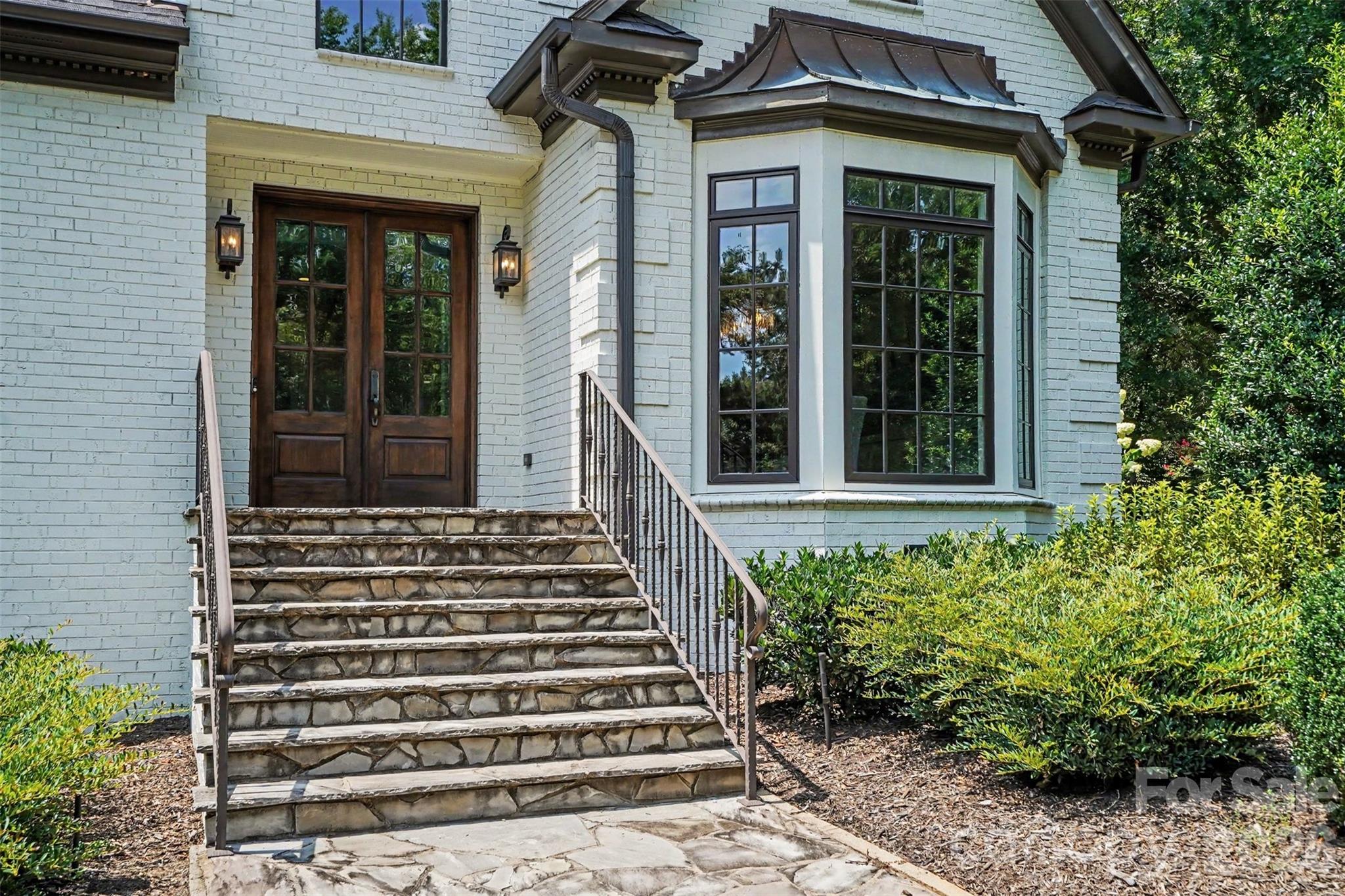 2035 Valencia Terrace