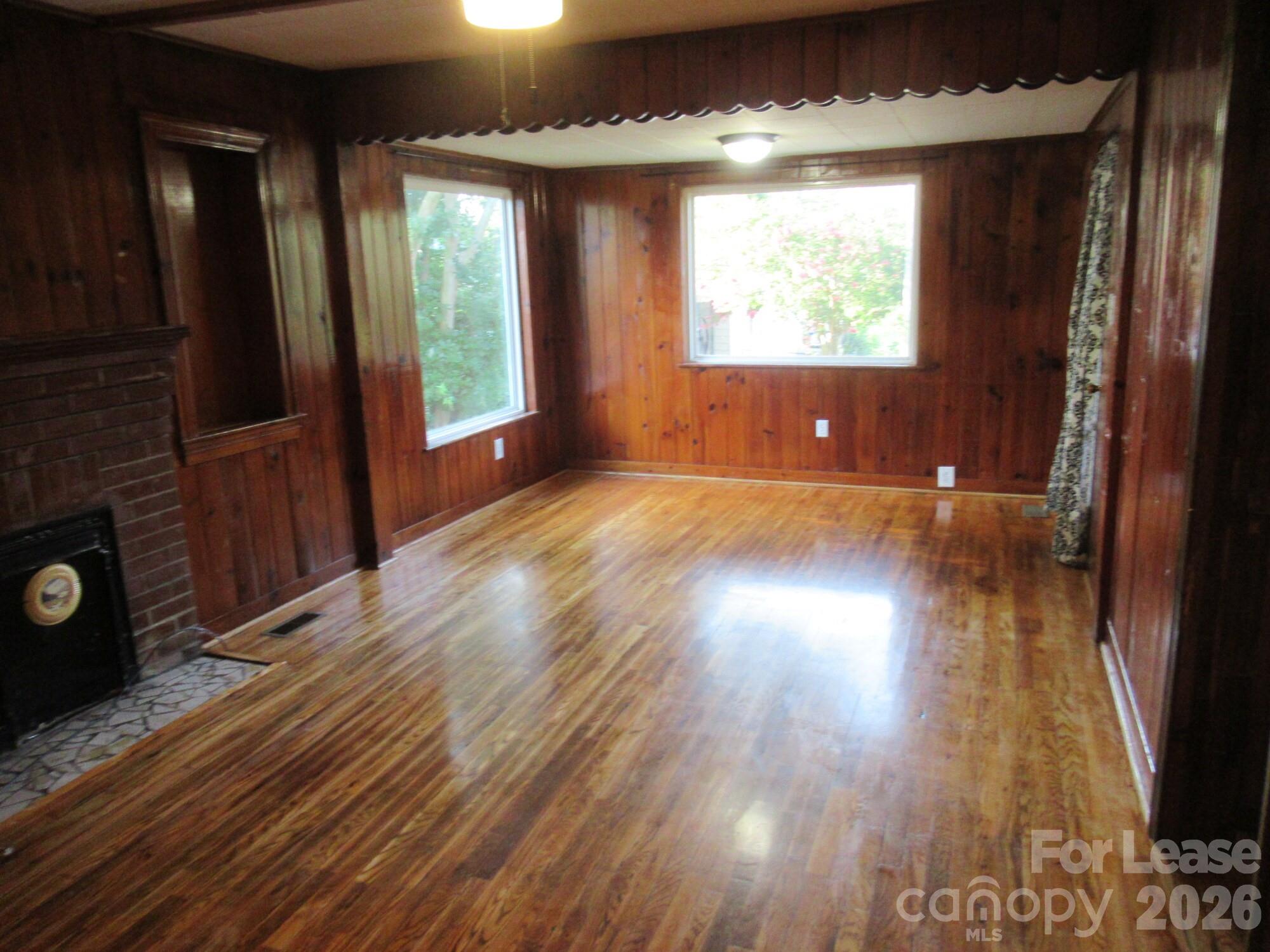 306 W 2nd Street