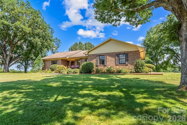 402 CATAWBA ST, MORGANTON, NC 28655 - Image 7878c3e4776fa2004b6ce67ff94709fc/284076452