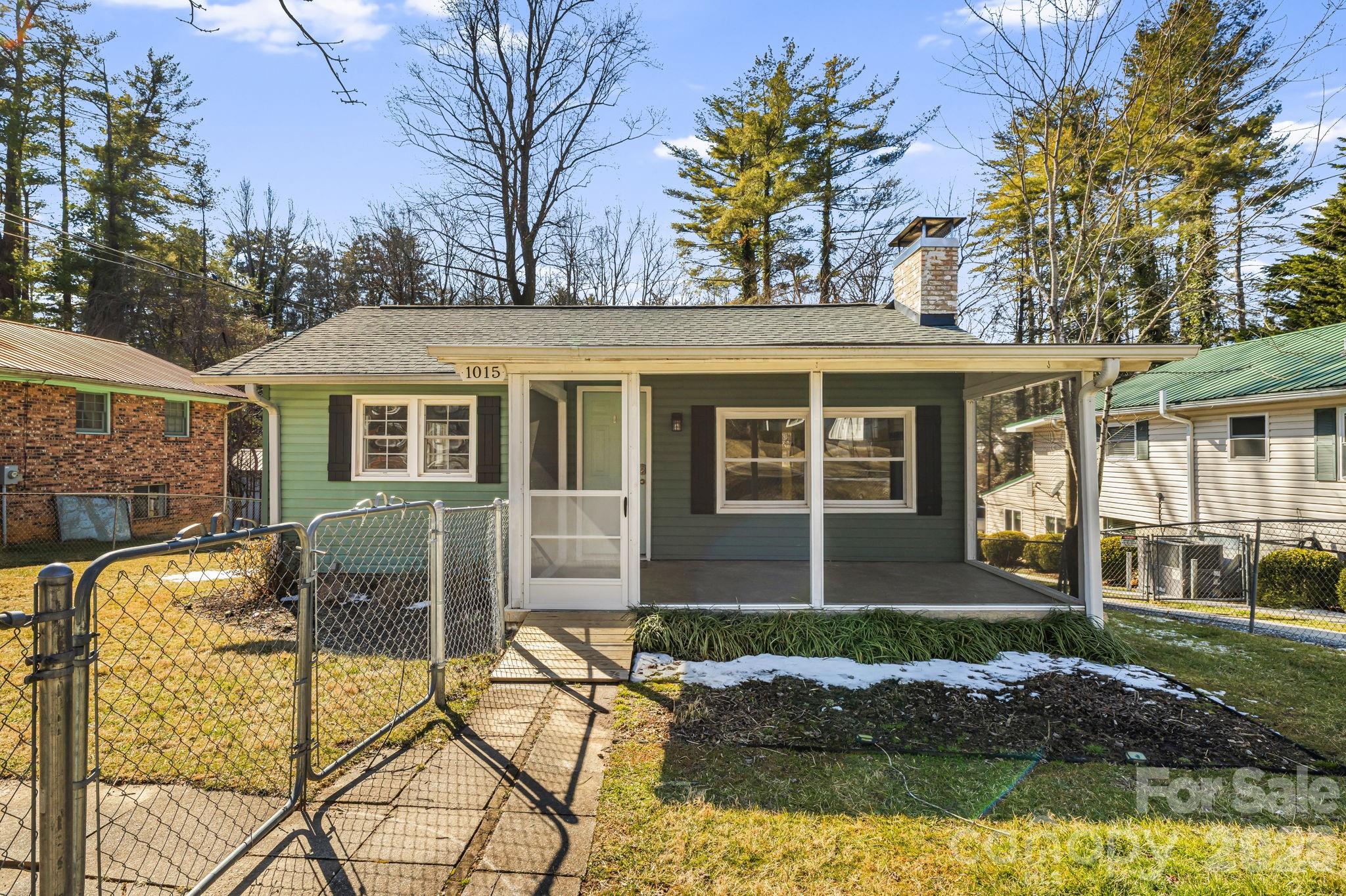 1015 Mountain View Street