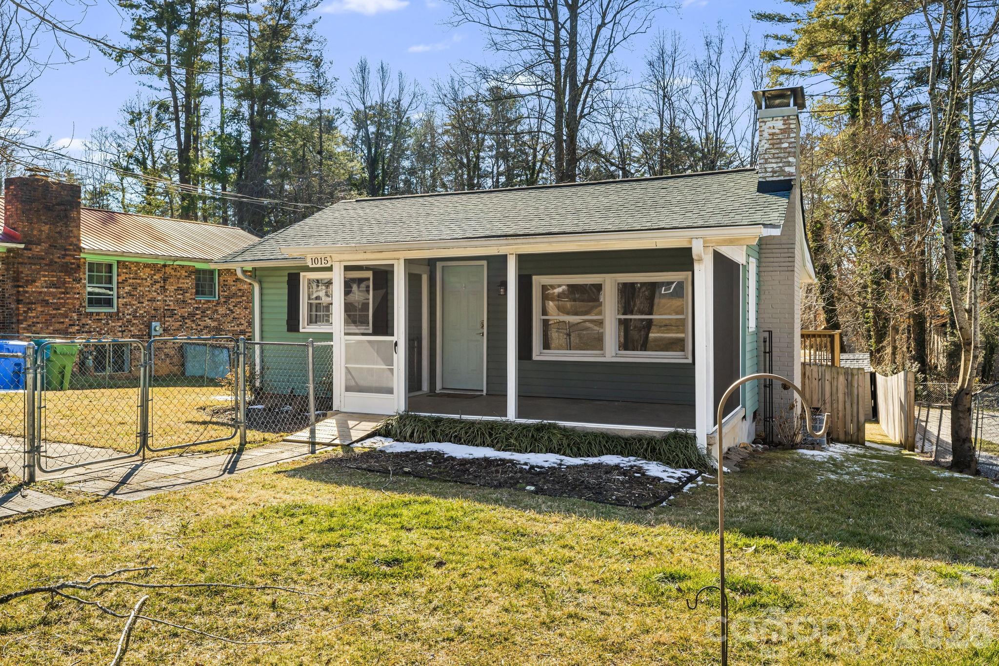 1015 Mountain View Street