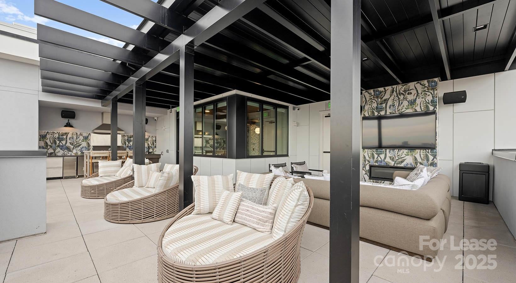 Charlotte, North Carolina 28203, United States, 2 Bedrooms Bedrooms, ,2 BathroomsBathrooms,Residential,Active,44320
