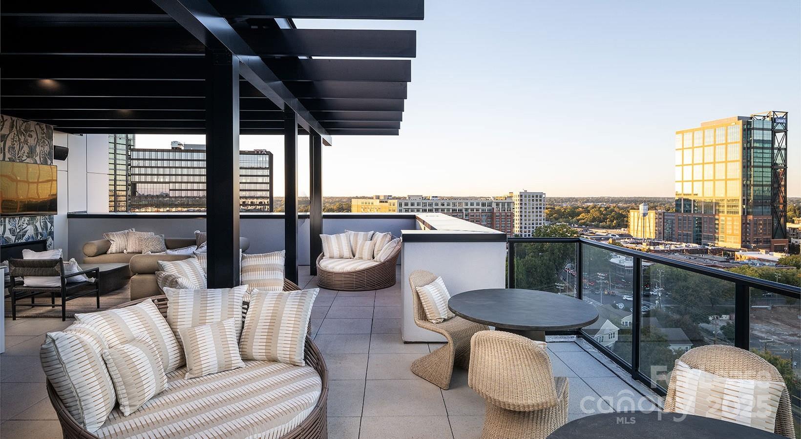 Charlotte, North Carolina 28203, United States, 2 Bedrooms Bedrooms, ,2 BathroomsBathrooms,Residential,Active,44320