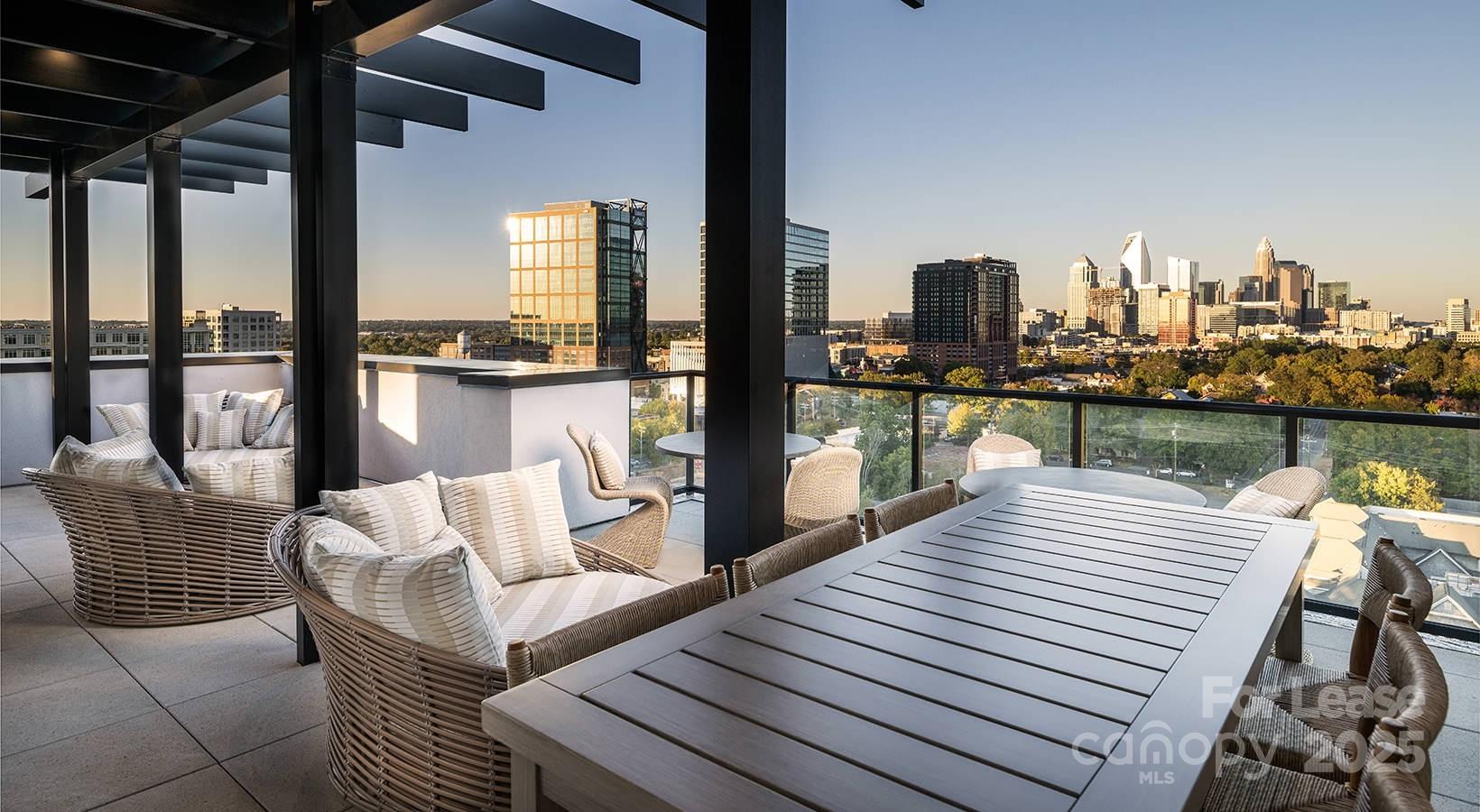 Charlotte, North Carolina 28203, United States, 2 Bedrooms Bedrooms, ,2 BathroomsBathrooms,Residential,Active,44320