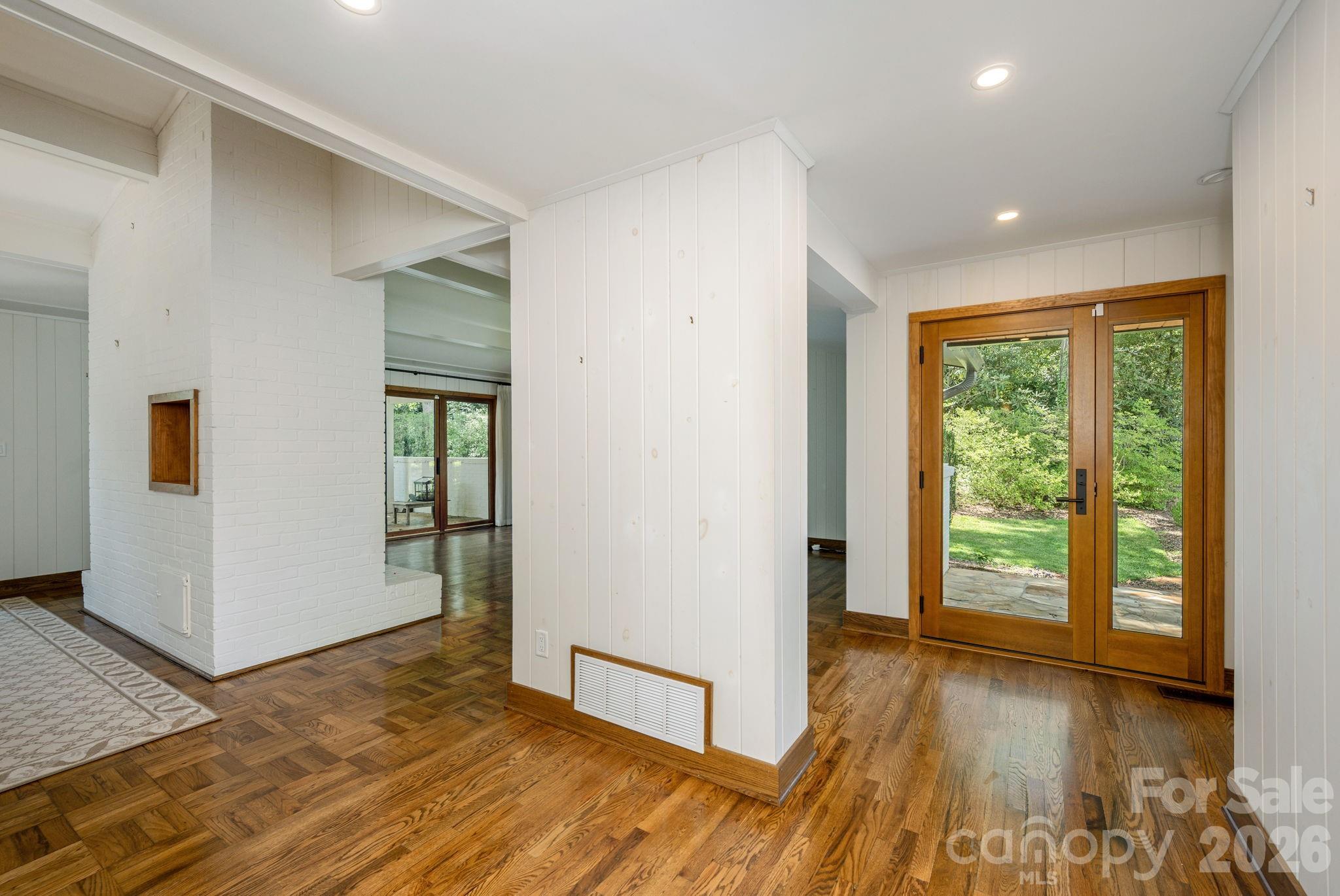 28 Forest Road