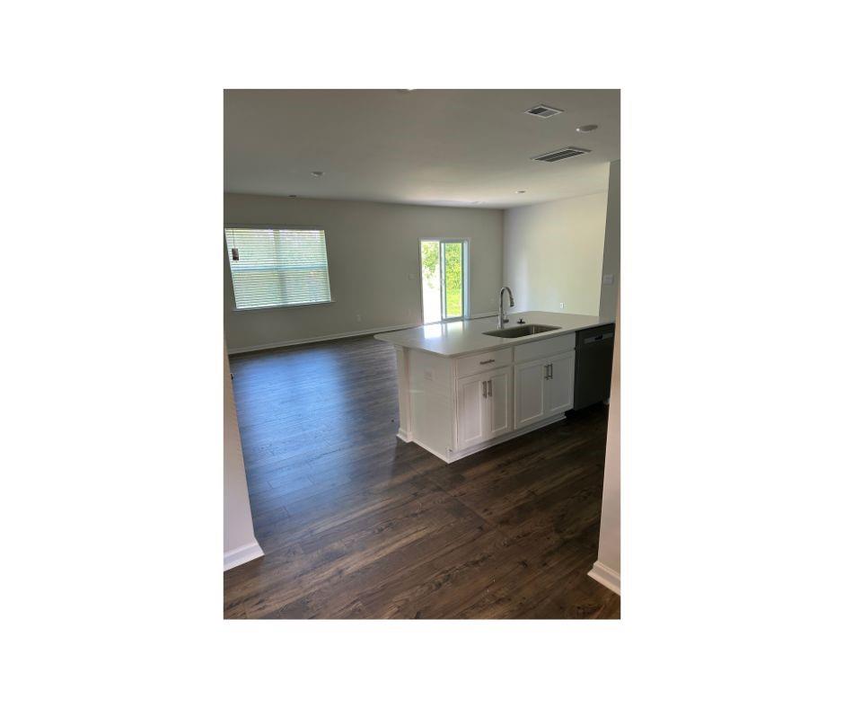 1215 37th Avenue Lane NE