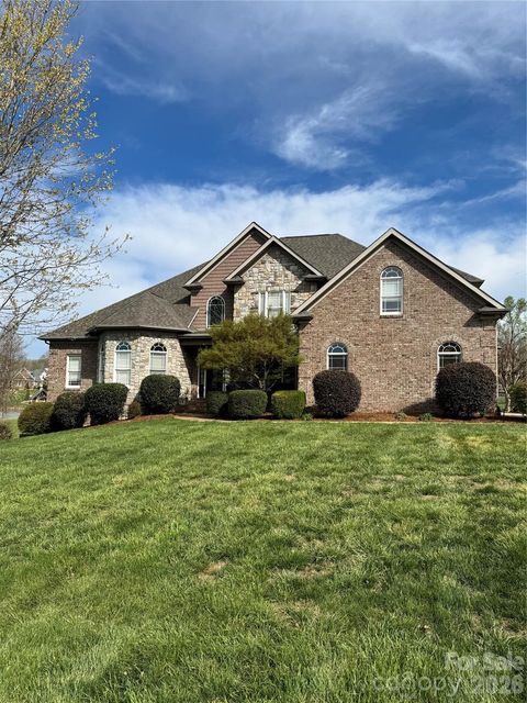 Photo of 5873 Bakers Point, Hickory, NC 28602 (MLS # 4358378)