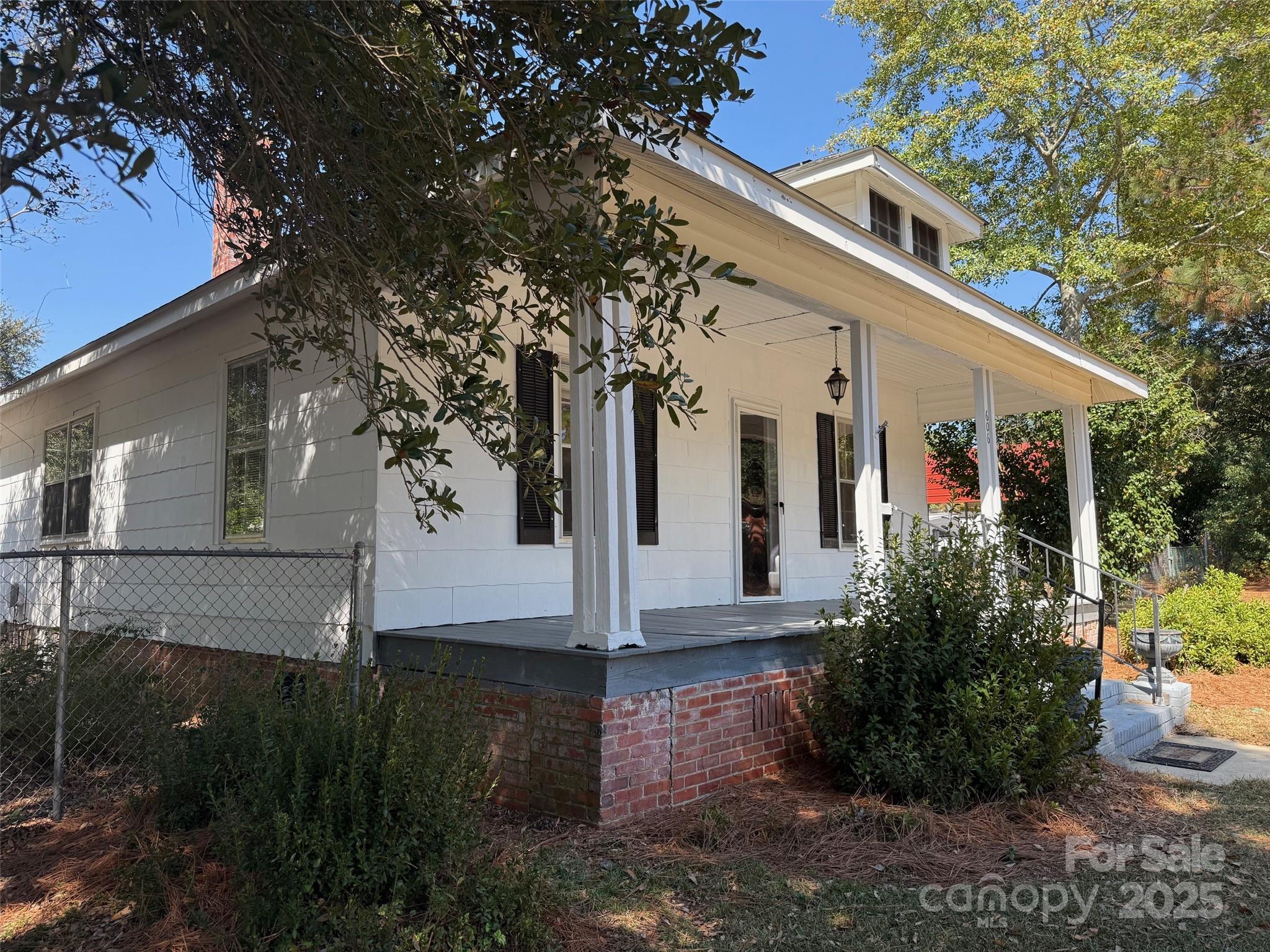 606 W Church Street W