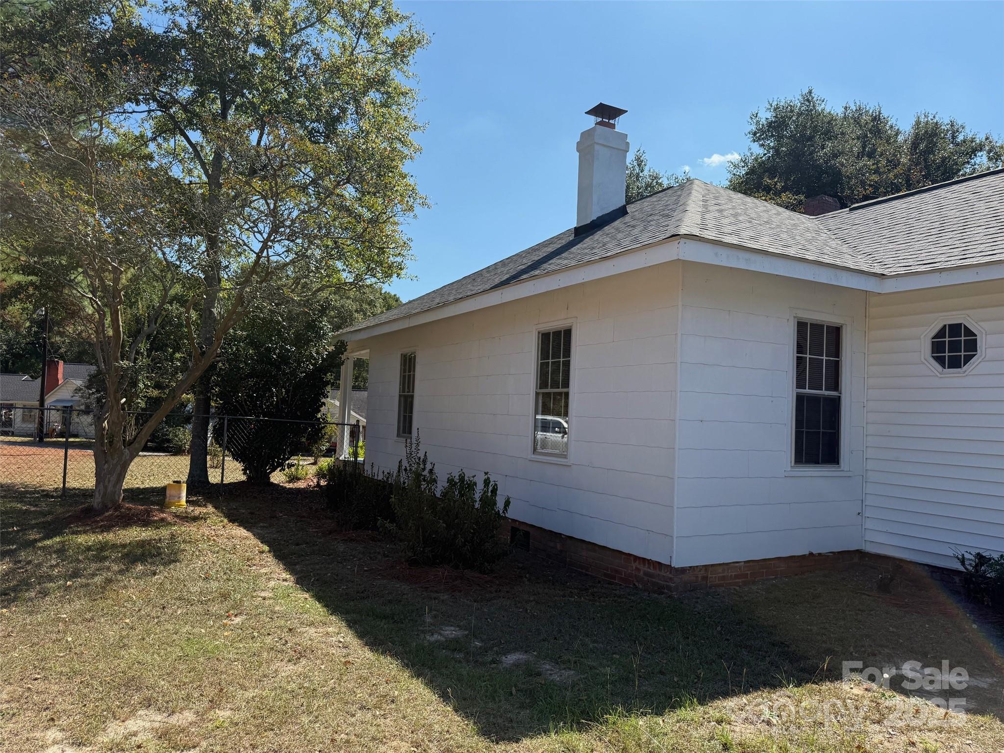 606 W Church Street W