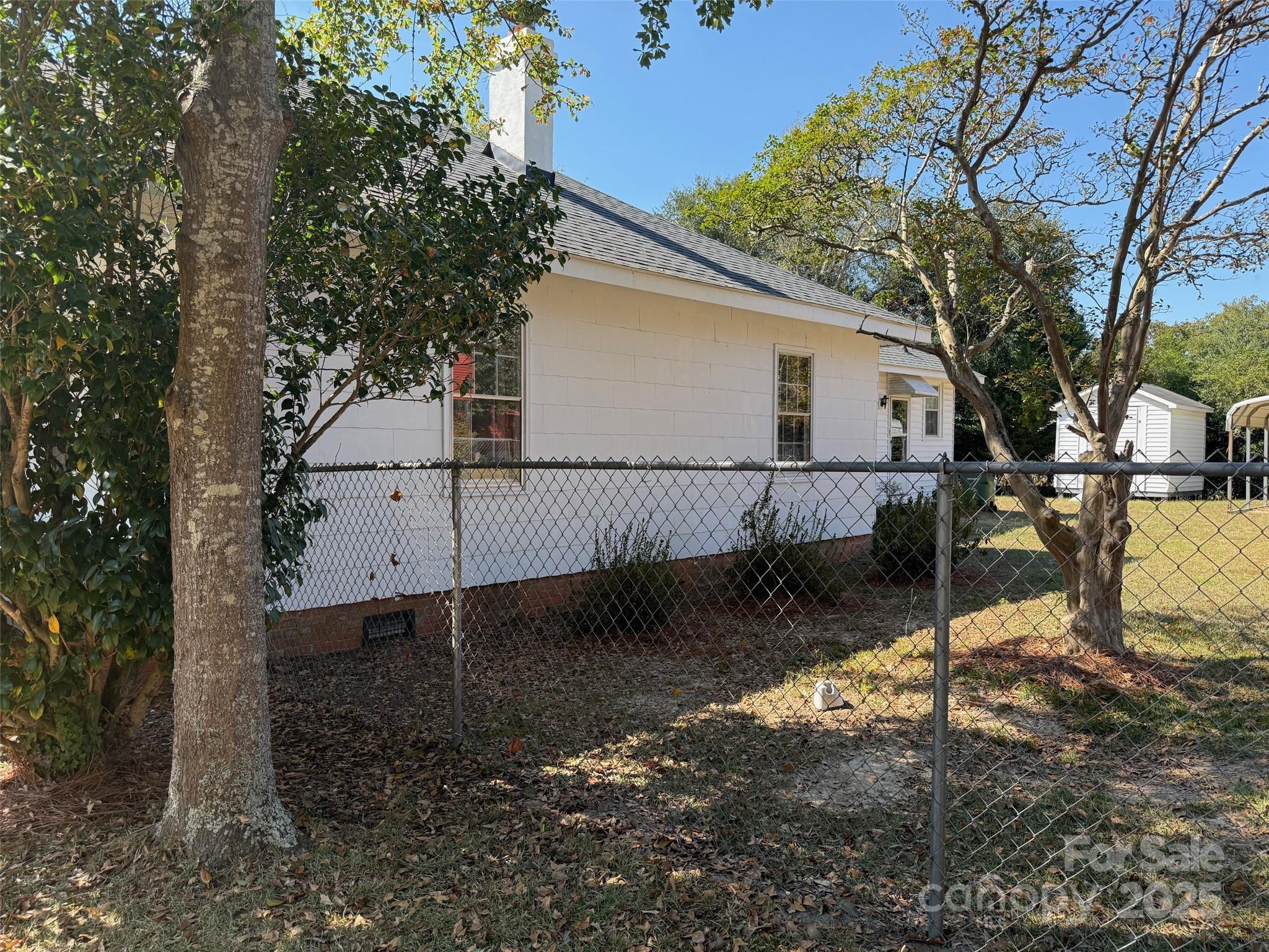 606 W Church Street W