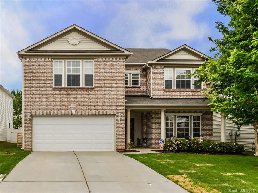 BACK ON THE MARKET!! Buyer's financing fell through. Prepare to be impressed! Large home in popular Fort Mill community! Open concept on main floor with gas log fireplace in the great room. Large master BR with large w/i closet and garden tub. Bonus area upstairs perfect for entertaining. Fenced back yard for privacy. Large house for this price with Fort Mill schools, means- it won't last long!!