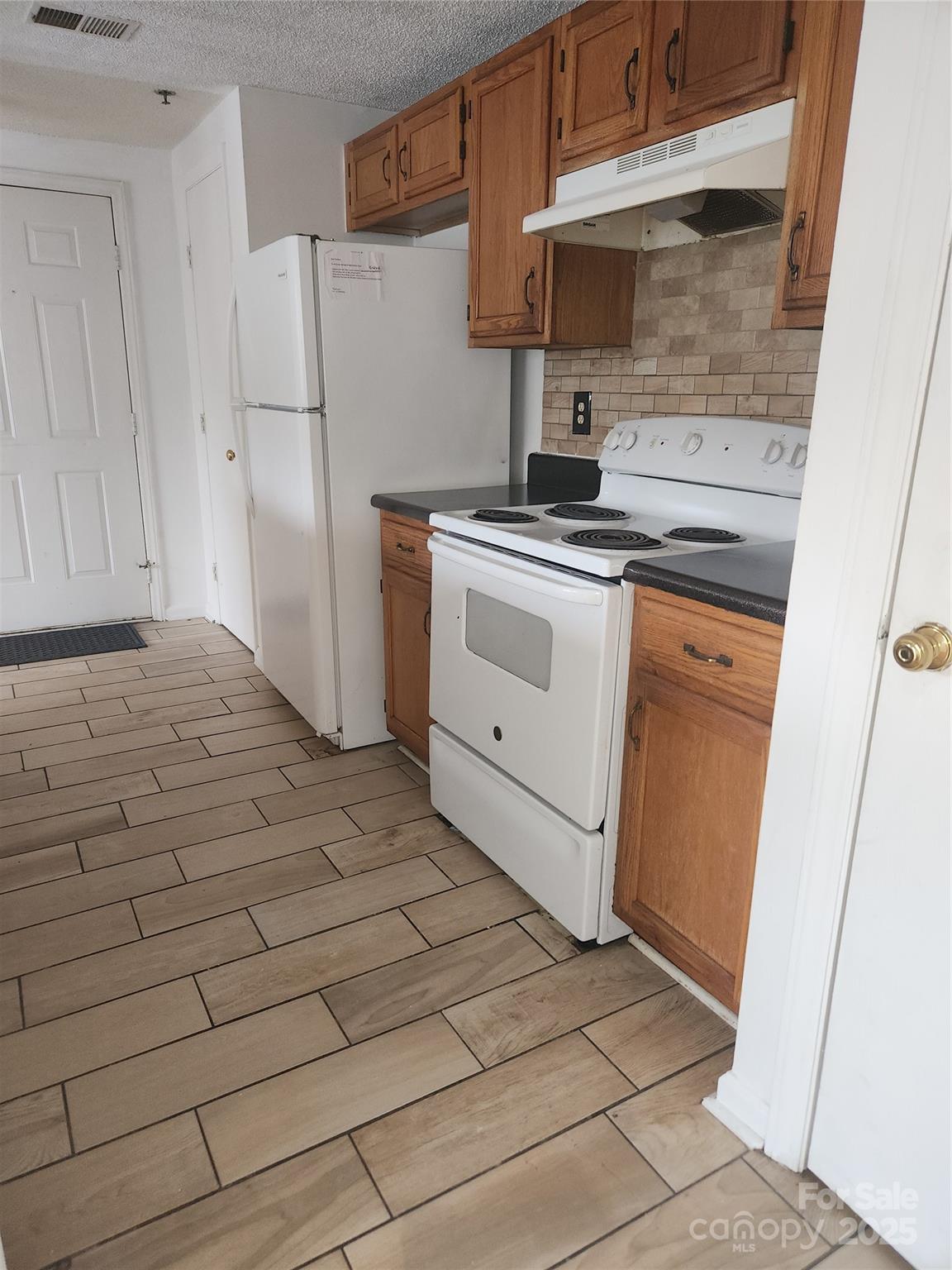 1614-H Arlyn Circle