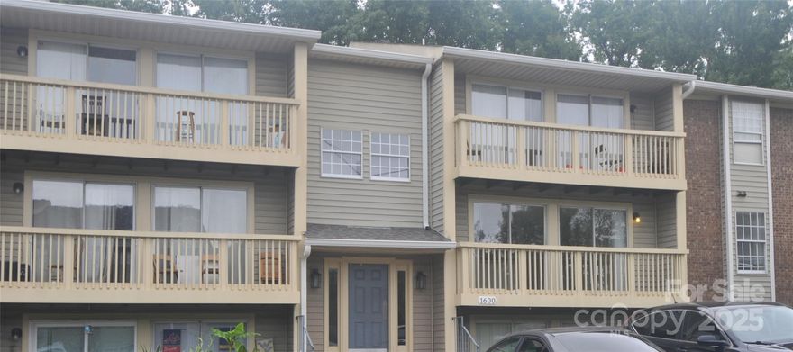 Condo with 3 bedrooms / 2 baths on 3rd floor with tile and laminate wood flooring. Kitchen has tile backsplash; breakfast bar; open floor plan; both the bathtub and shower surrounded by tile. Patio doors to Balcony and all windows equipped with blinds. Washer/dryer included along with the refrigerator. 2 parking permits provided for 2 parking spaces. Location is within walking distance to UNCC, close to public transportation, the Light Rail Station, close to shopping (3 miles to IKEA & 7 miles to Concord Mills) and restaurants with easy access to I-485 and I-85. GREAT INVESTOR OPPORTUNITY - Owner has several other units if investor building a portfolio! No rental cap in this community....