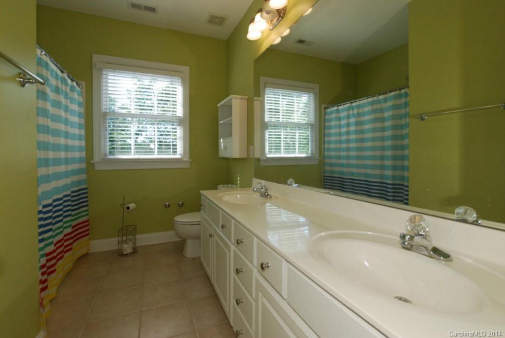 The Oaks on Providence - Residential