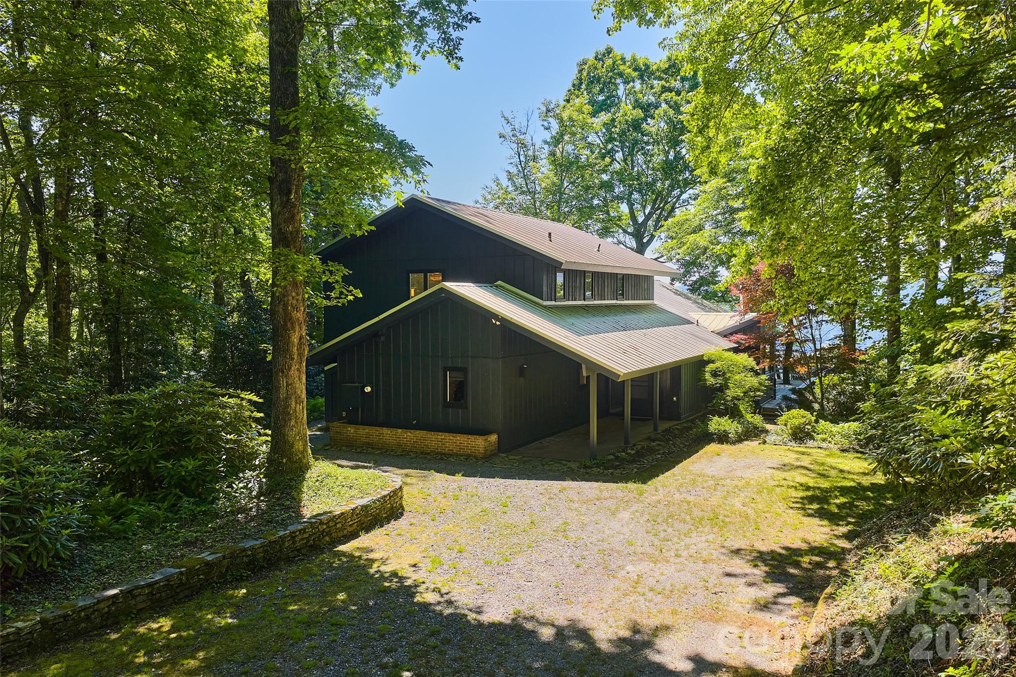 911 Green Hill Road