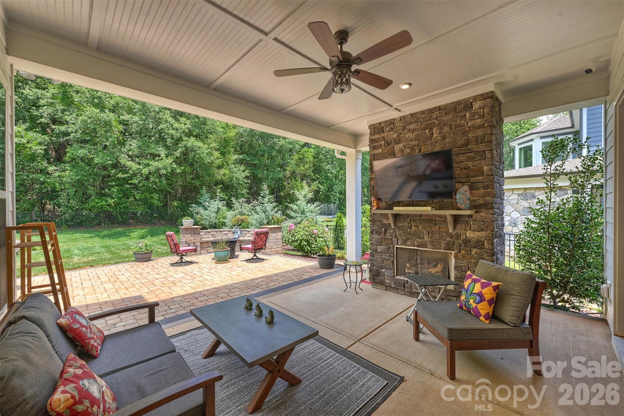 Hollins Grove - Residential