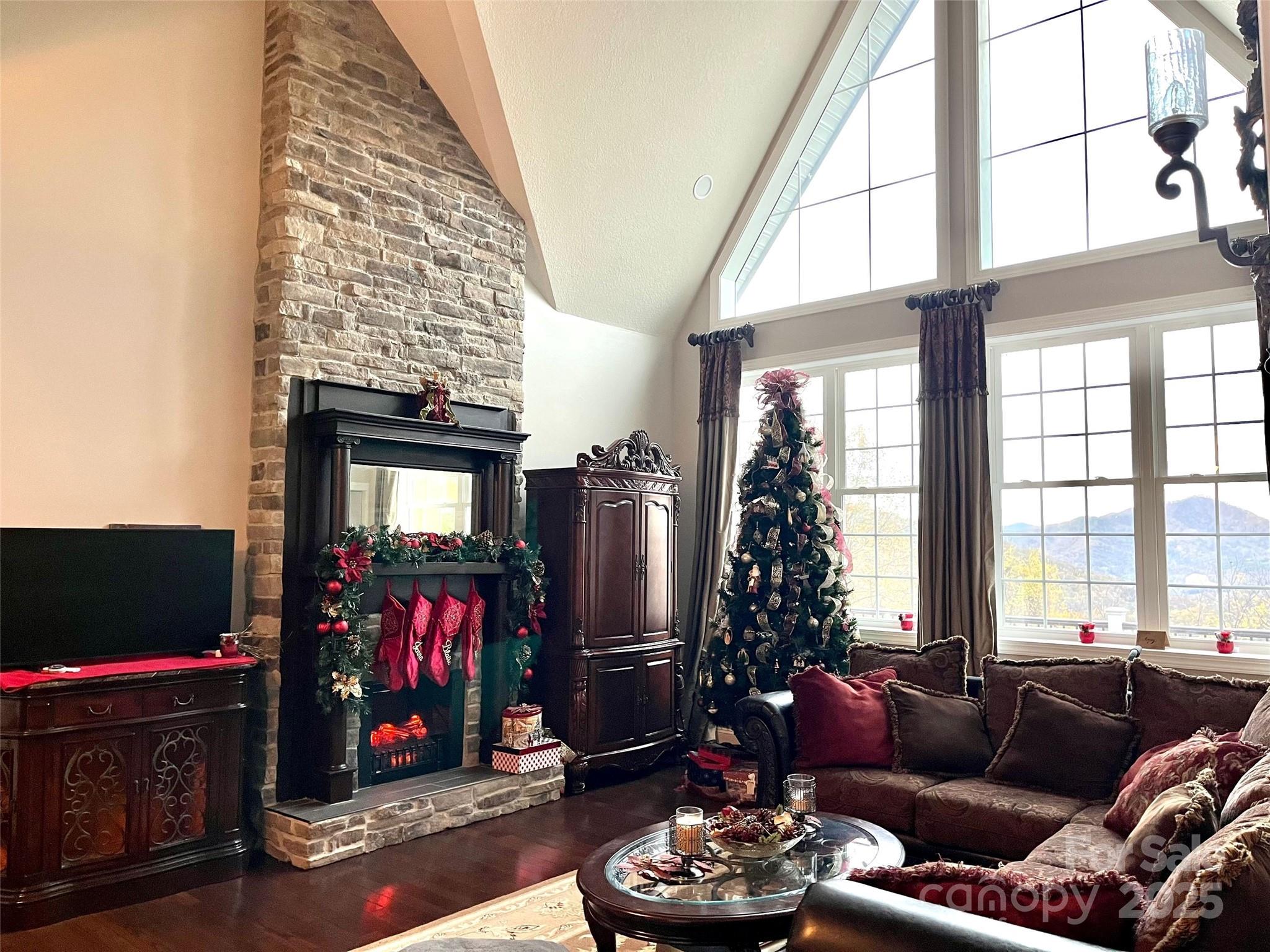 Hawk Mountain - Residential