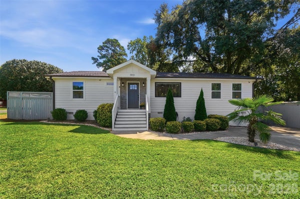 1901 CLEARWOOD LN, CHARLOTTE, NC 28214 - Image 78dffe27d4623a06120a4982a326ca8e/3280645
