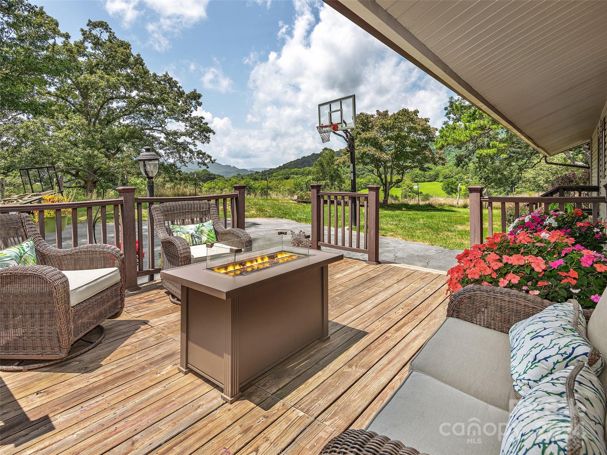 Mountain Oaks - Residential