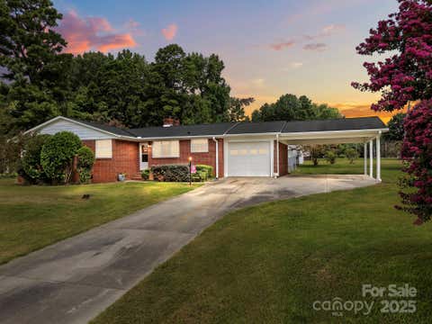 Photo for 206 Fairfax Drive